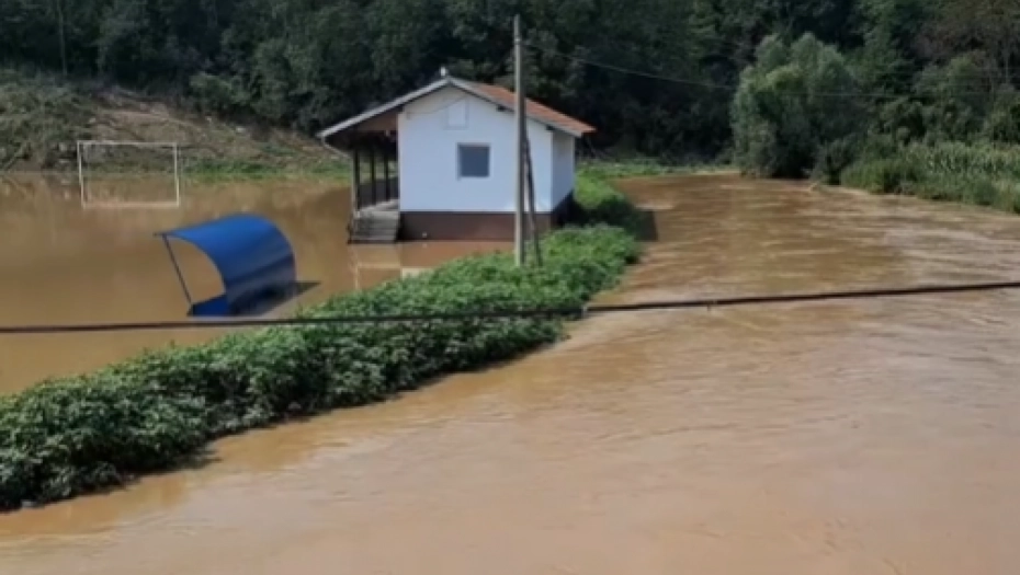 SRBIJA OPET POTOPLJENA: Kiša napravila haos u ovim delovima zemlje (VIDEO)