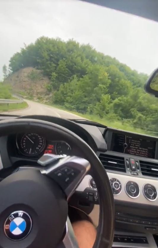 BMW SMRTI: Ovo je AUTO u KOM je POBEGAO sa MESTA ZLOČINA – SNIMAK LUDAČKE VOŽNJE SVE GOVORI (VIDEO)