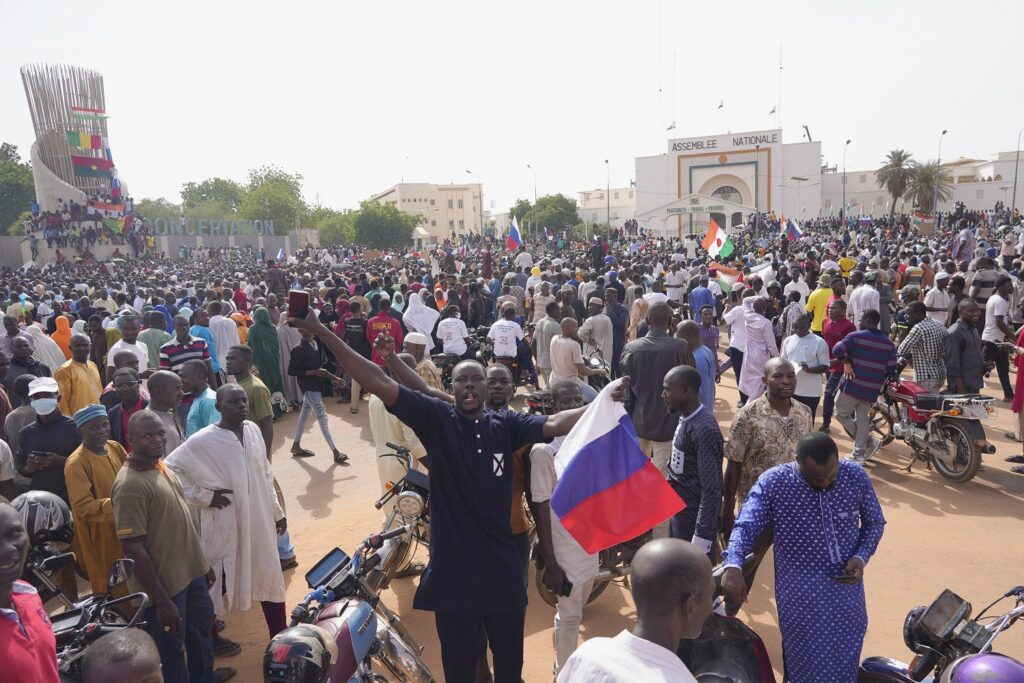 VOJNA HUNTA U NIGERU IMENOVALA VLADU: Sastanak šefova država Zapadne Afrike danas o narednim koracima