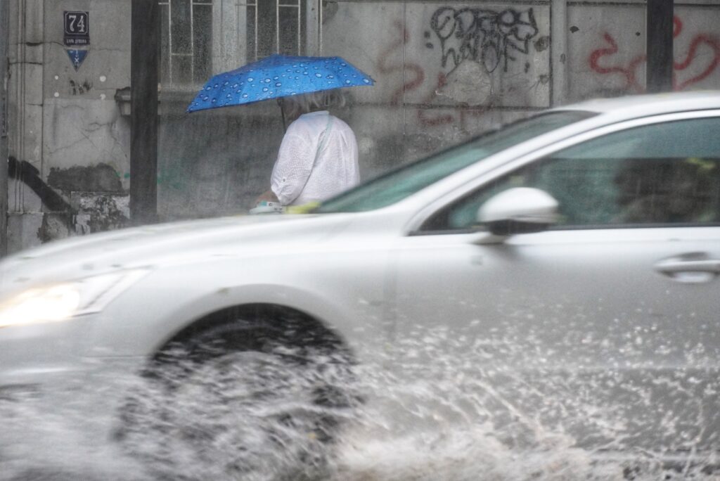 KAKO ĆE SE NEVREME KRETATI IZ SATA U SAT: RHMZ najavio obilne padavine u ovim delovima Srbije