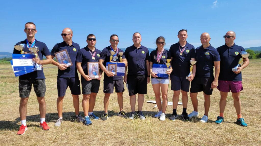 NAJBOLJI: Pripadnici Vojske Srbije najuspešniji na Otvorenom padobranskom prvenstvu
