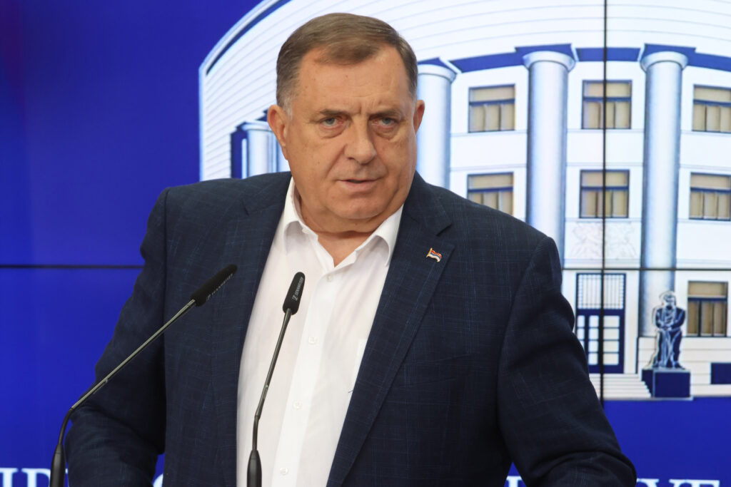 MARFI ŠIRI SRBOFOBIJU: Pravni apsurd i prvano nasilje, jednoglasno iznesene reakcije na tužbu protiv Milorada Dodika