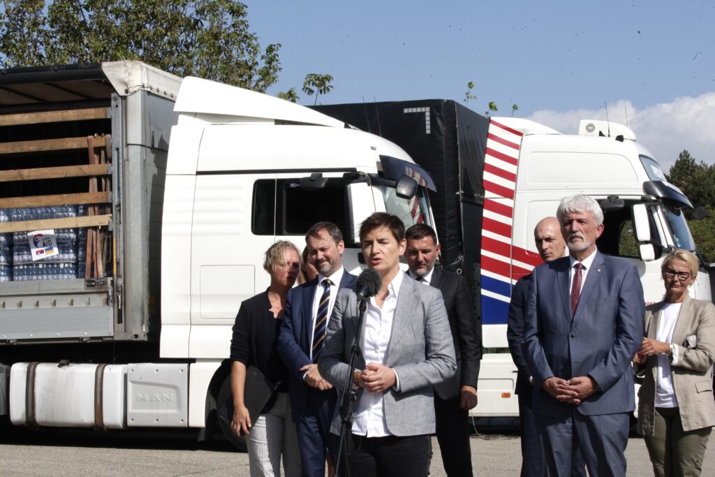 PREMIJERKA BRNABIĆ: Srbija šalje humanitarnu pomoć Ukrajini-Vlada u dnevnom kontaktu sa Ambasadom Ukrajine u Srbiji