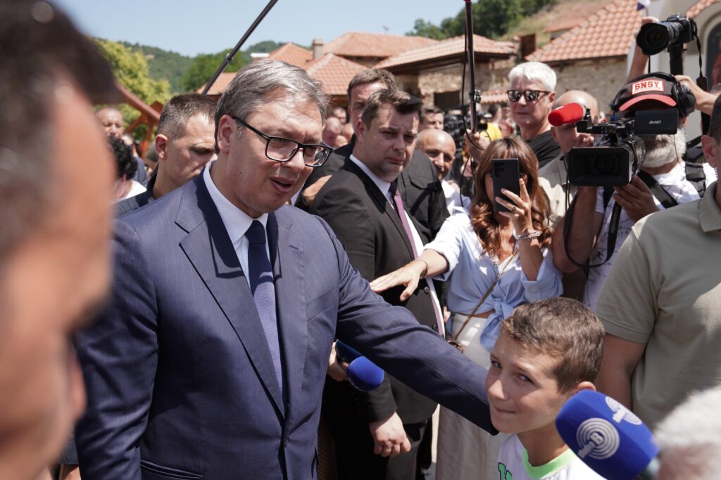 VUČIĆ I PANDEROVSKI: Predsednik Vučić dočekao Penderovskog u Prohoru Pčinjskom