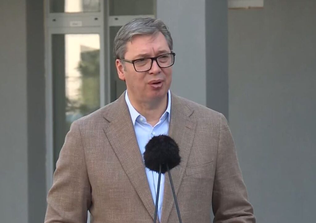 (UŽIVO) PREDSEDNIK VUČIĆ U OVČI: „Hteo sam ovim da pokažemo koliko volimo i mi vas, i da vas nikada nećemo ostaviti“