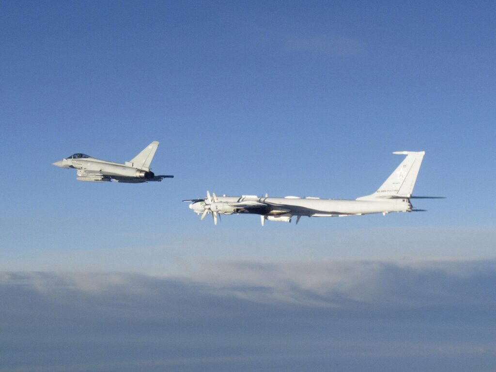 NATO U PANICI: Ruski bombarderi iznad Škotske!