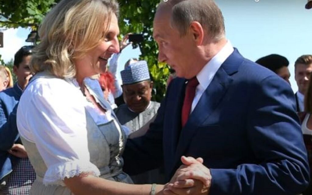 PUTIN NE ZABORAVLJA SAVEZNIKE: Evo gde je sada ŽENA čiji je ples sa RUSKIM predsednikom gledao ceo SVET