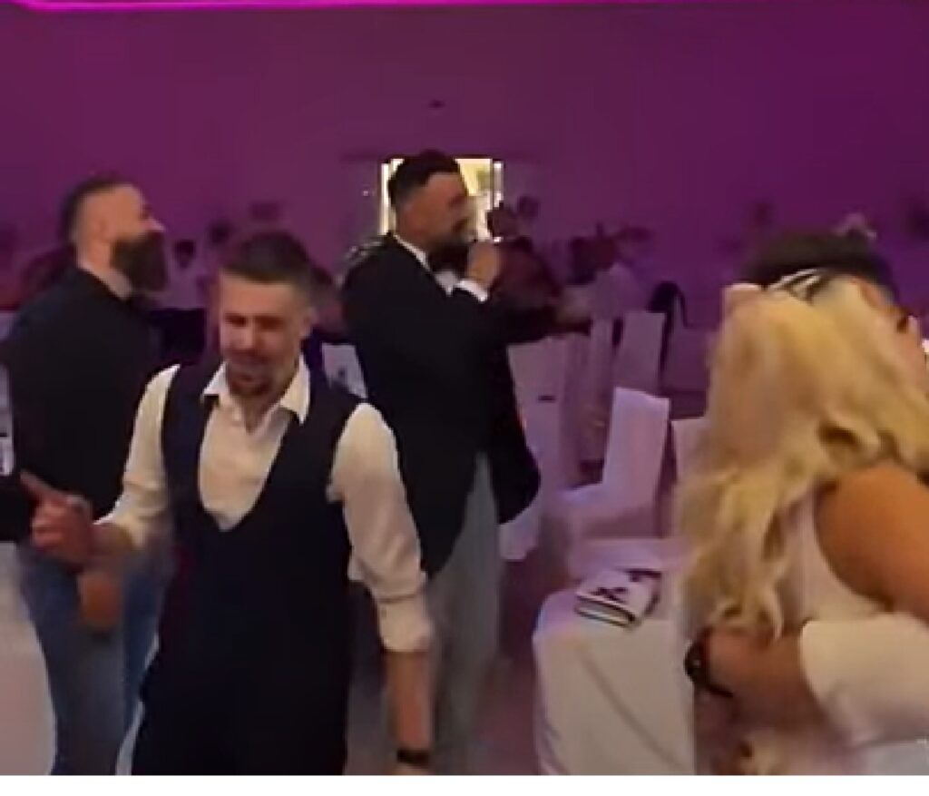 SNIMAK KOJI JE ODUŠEVIO BALKAN: Pravoslavni sveštenik ZAPEVAO na hodžinoj svadbi! (VIDEO)