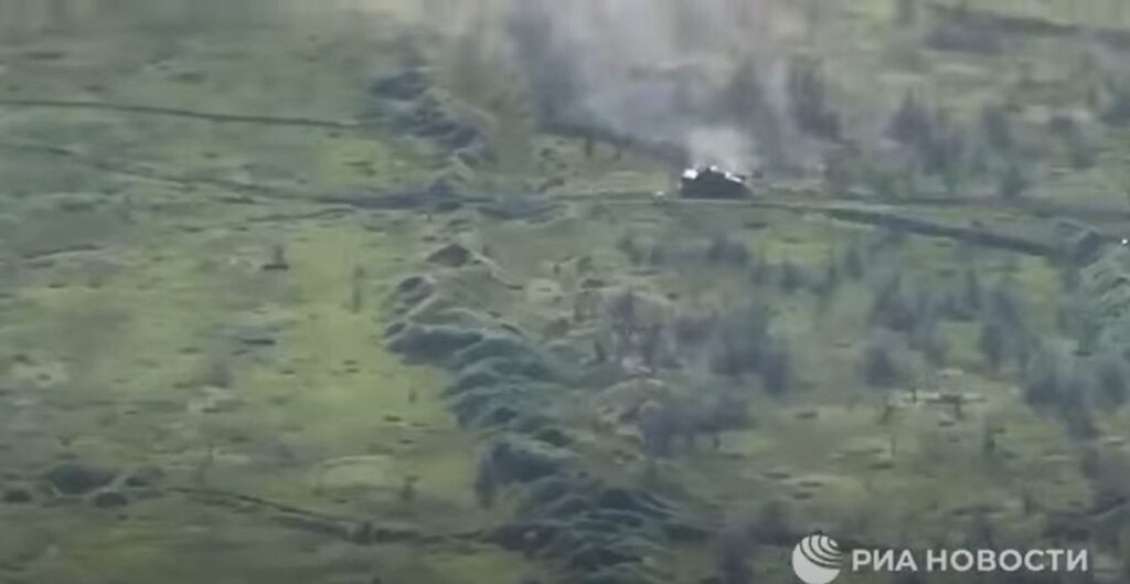 T-90 „PROBOJ“ NEPROBOJAN: PROJEKTIL TIPA NLAW se ODBIO o NEUNIŠTIVU RUSKU ZVER kao od šale – muk i neverica JURIŠNIKA! (VIDEO)