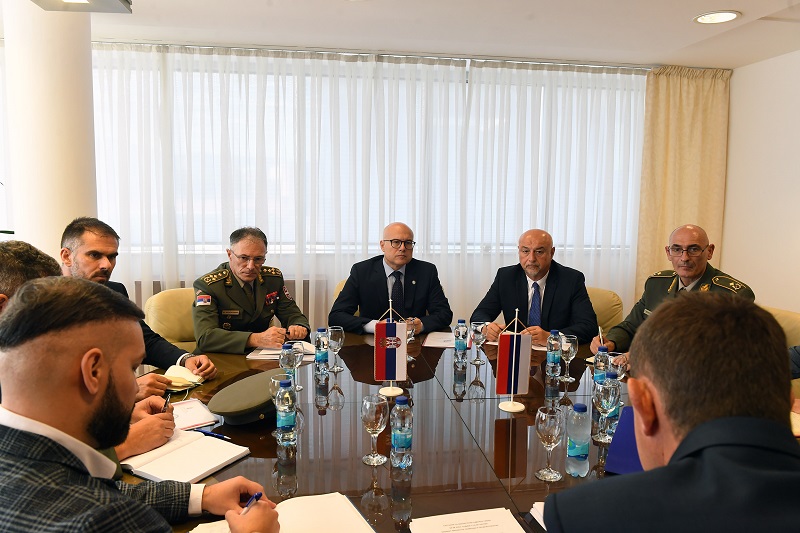 MINISTAR VUČEVIĆ U BANJALUCI: Sastanak sa ministrima Karanom i Mitrovićem