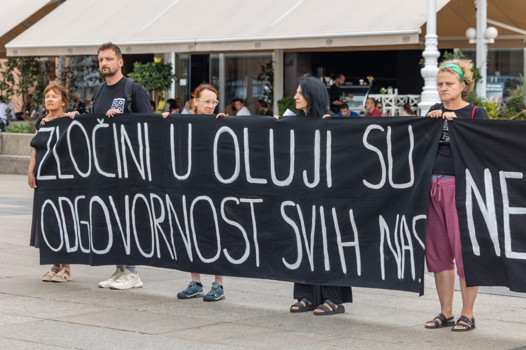 ANTIRATI PROTEST U ZAGREBU: “Zločini u ‘Oluji’ su odgovornost svih nas” (FOTO)