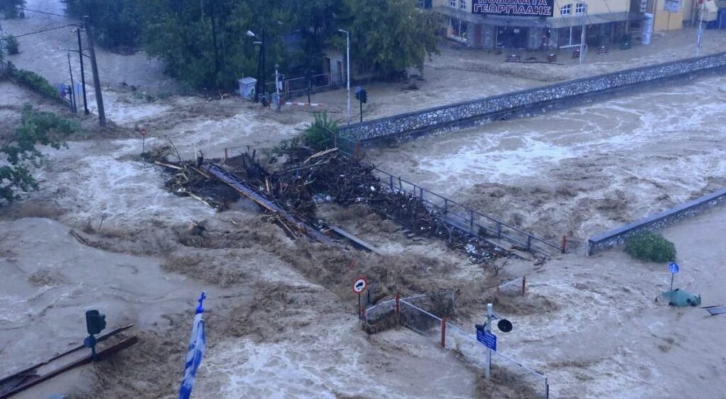 GRČKA OD POŽARA DO POPLAVA: Potop došao nakon ekstremnih vrućina i požara, poginulo najmanje sedmoro!(VIDEO)
