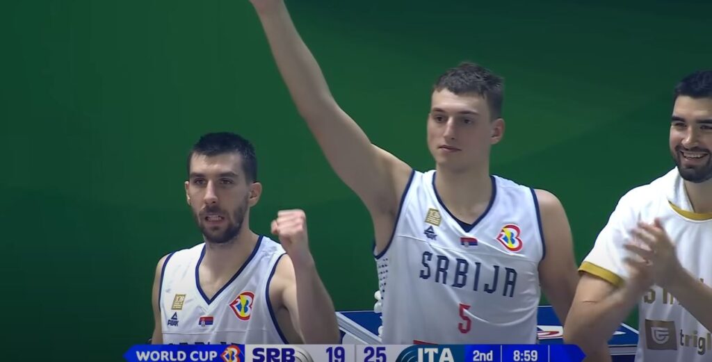 ODNELI GA U SVLAČIONICU: Teška povreda jednog od najboljih košarkaša Srbije! (VIDEO)