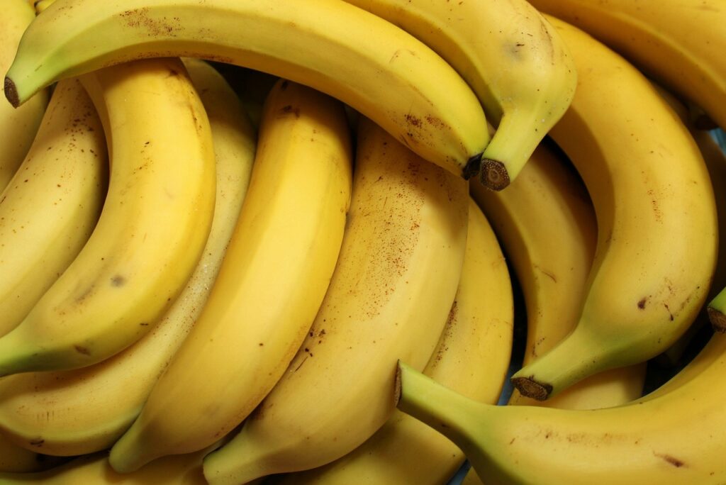 ODLIČAN ZALOGAJ „S NOGU“: Banane i sve njihove zdravstvene koristi