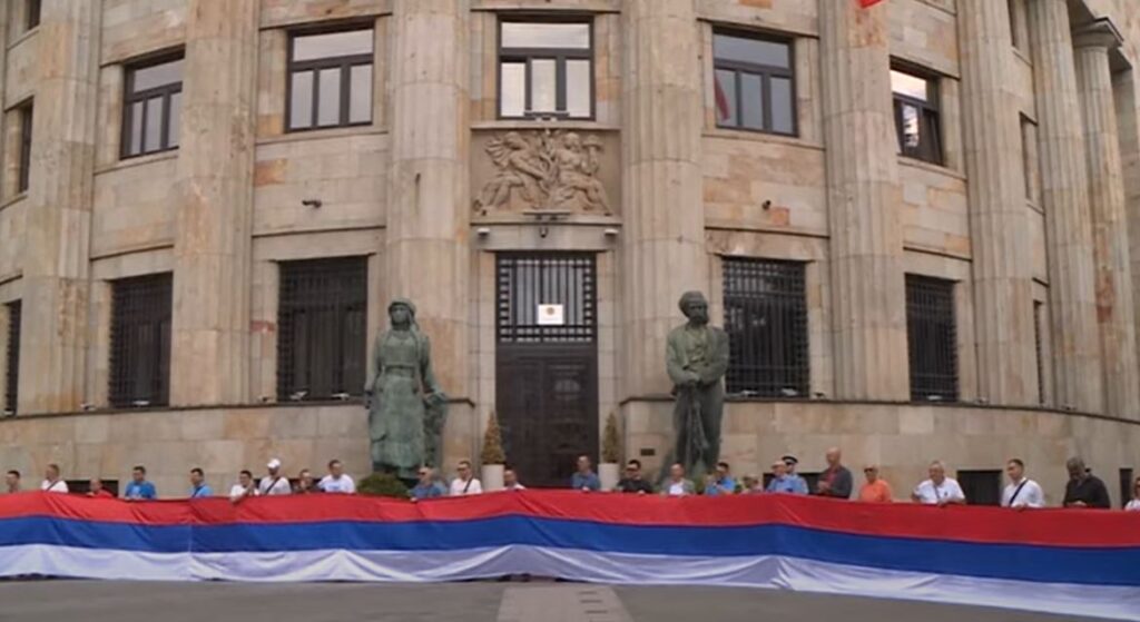 PROSLAVA DANA SRPSKOG JEDINSTVA: U Banjaluci razvijena zastava duga 100 metara (VIDEO)
