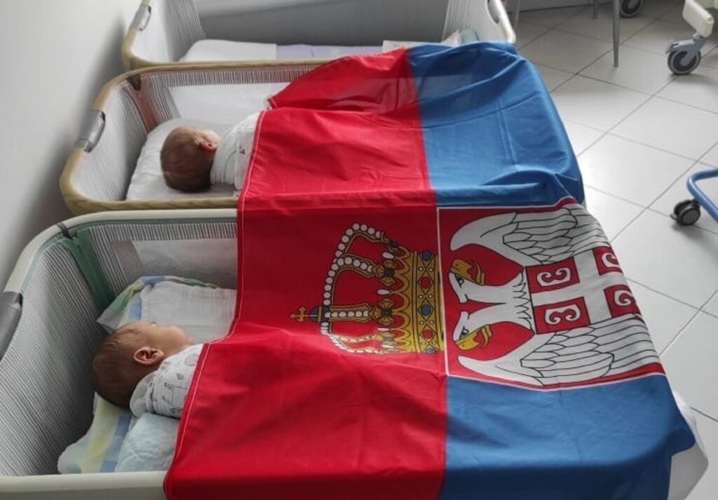 DIRLJIVA SLIKA: Ovako Srbi na KiM obeležavaju Dan srpskog jedinstva, slobode i nacionalne zastave! (FOTO)