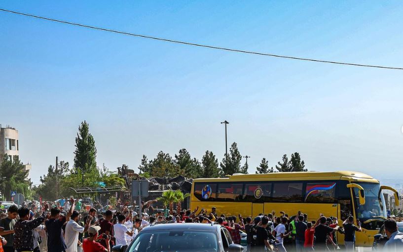 KAO DA JE DOŠAO BOG: Navijači u Teheranu trčali za autobusom da vide Ronalda