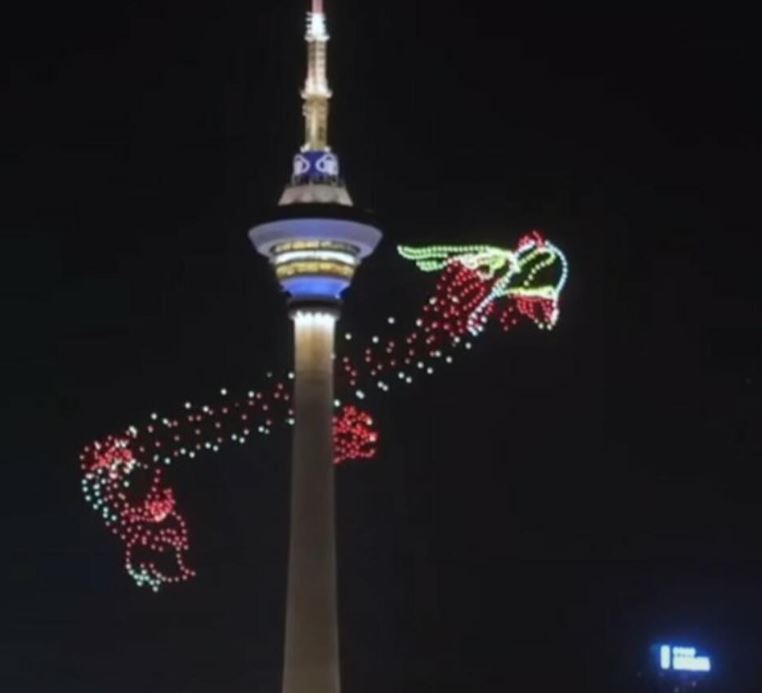 NEVEROVATAN PRIZOR: Pogledajte očaravajući ples kineskog „letećeg zmaja“ od skoro 1.000 dronova (FOTO, VIDEO)