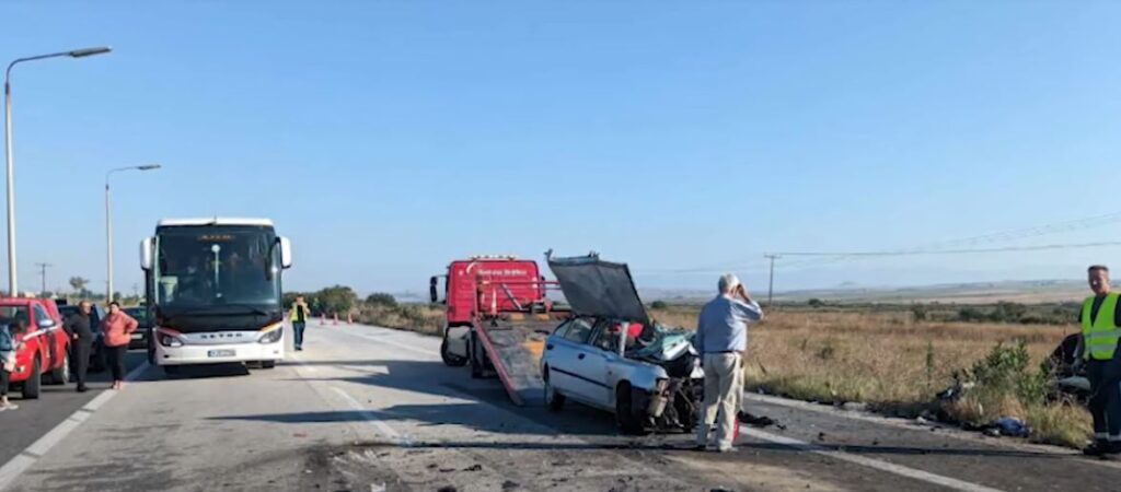 DETALJI TEŠKE NESREĆE U GRČKOJ: Četiri osobe poginule, čak 53 povređeno, Raste broj žrtava u lančanom sudaru u Grčkoj, u kom su učestvovali autobus i automobil iz Srbije(FOTO-VIDEO)