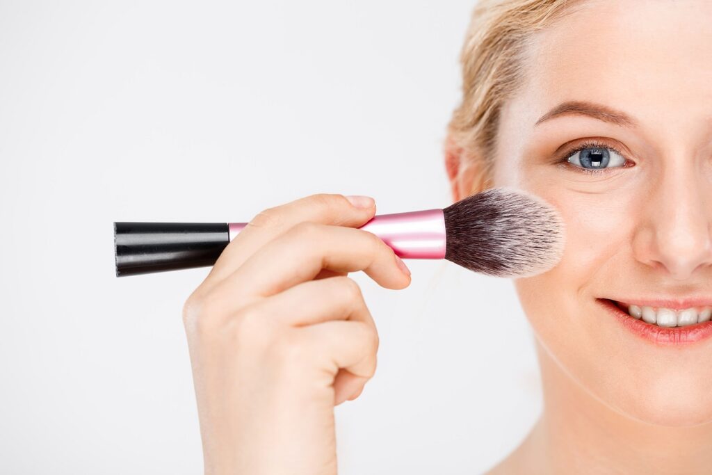 SVI SE KUNU U NJEGA: Da li je ovo najbolj trik za šminkanje?