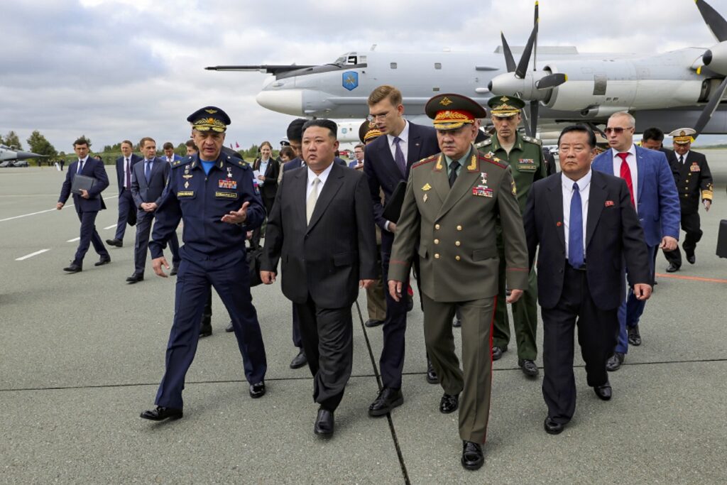 Šojgu i Kim Džong Un obišli fregatu „Maršal Šapošnjikov“