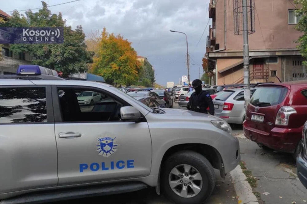 NOVO ZASTRAŠIVANJE SRBA U TOKU: Tzv. kosovska policija ponovo pretresa na najmanje dve lokacije u Severnoj Mitrovici (VIDEO)