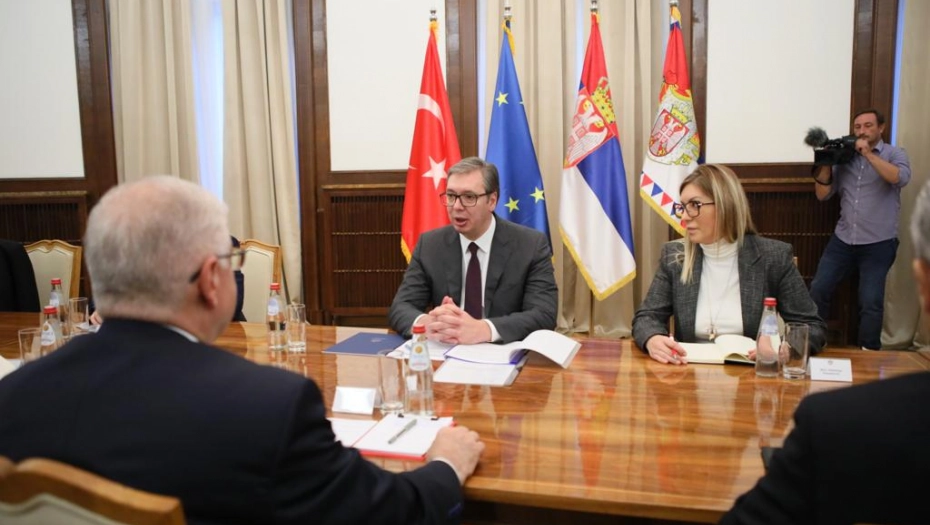 Predsednik Vučić se sastao sa ministrom odbrane Turske Jašarom Gulerom