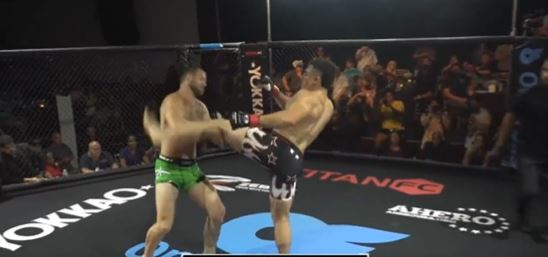 NAJBRŽI NOKAUT U ISTORIJI MMA: Borac pružio ruku da se pozdravi, ali je umesto pozdrava dobio NEOČEKIVANI udarac! (VIDEO)