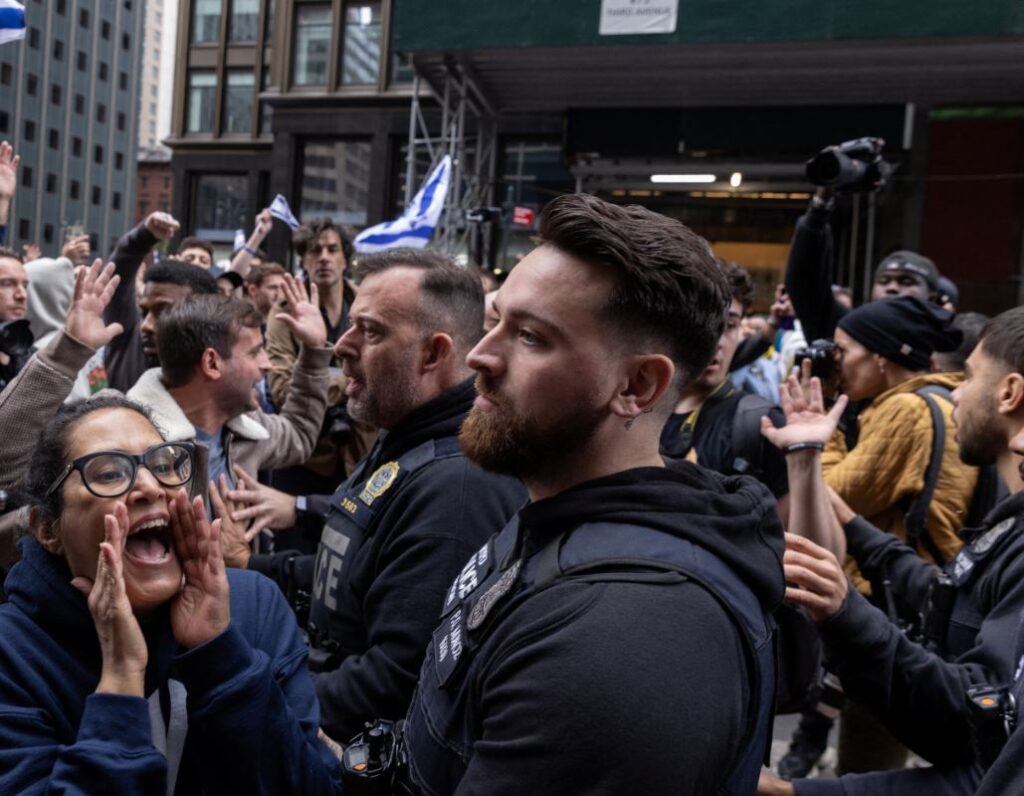 PODRŠKA PALESTINI U BEOGRADU: Okršaj pristalica Izraela i Palestine na ulicama Njujorka