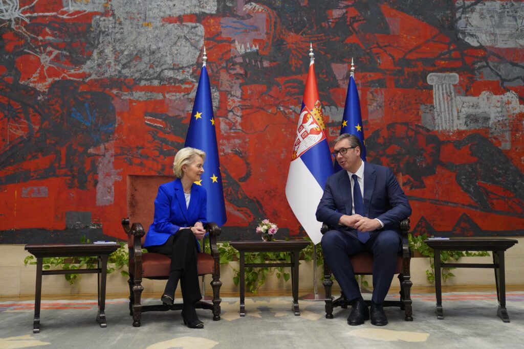 Fon der Lajen doputovala u Beograd, na aerodromu je dočekao je predsednik Vučić, delegacije stigle u Palatu Srbija