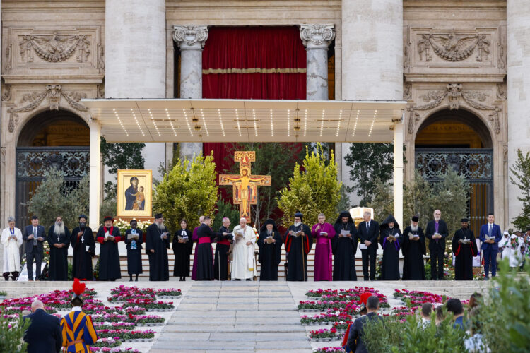 ISTORIJSKA ODLUKA: U Vatikanu žene prvi put glasaju na zasedanju Biskupskog sinoda