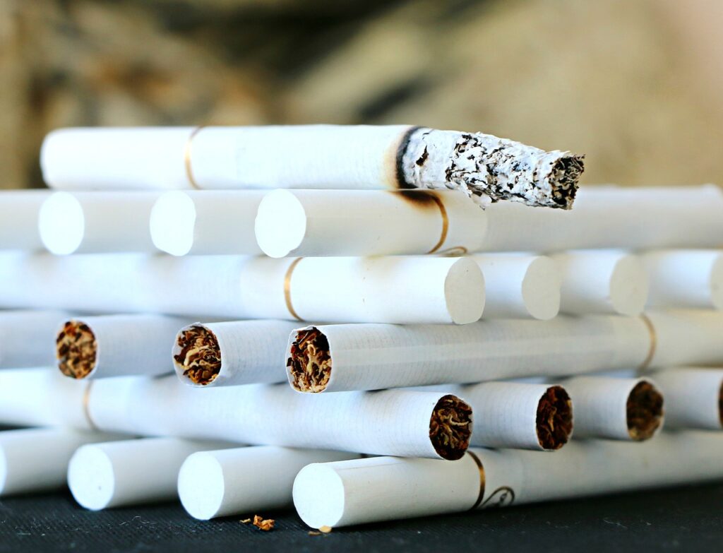 ZAPLENA DUVANA I CIGARETA: Cigarete u vrednosti od 8,4 miliona dinara predate poreskoj policiji u Kraljevu, u Paraćinu pronađeno 103 kilograma rezanog duvana, uhapšen muškarac