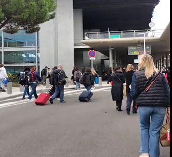 Alarm upaljen u Francuskoj, ponovo evakuisano više aerodroma: Stižu dojave o postavljenim bombama