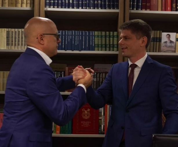 „DOBRO DOŠAO U PORODICU“: Arno Gujon postao novi član Srpske napredne stranke (FOTO)