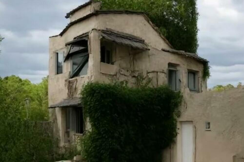 „ČIČA DRAŽINA KOLIBA“: Srpski internet bruji o ovoj kući, pogledajte zašto (FOTO)