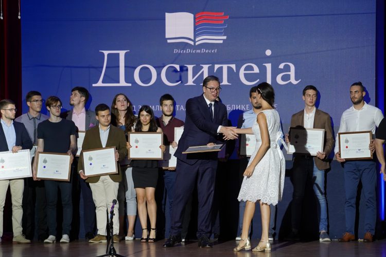 LEPE VESTI ZA NAJBOLJE: Fond za mlade talente Srbije raspisao konkurs za studentsku stipendiju „Dositeja“