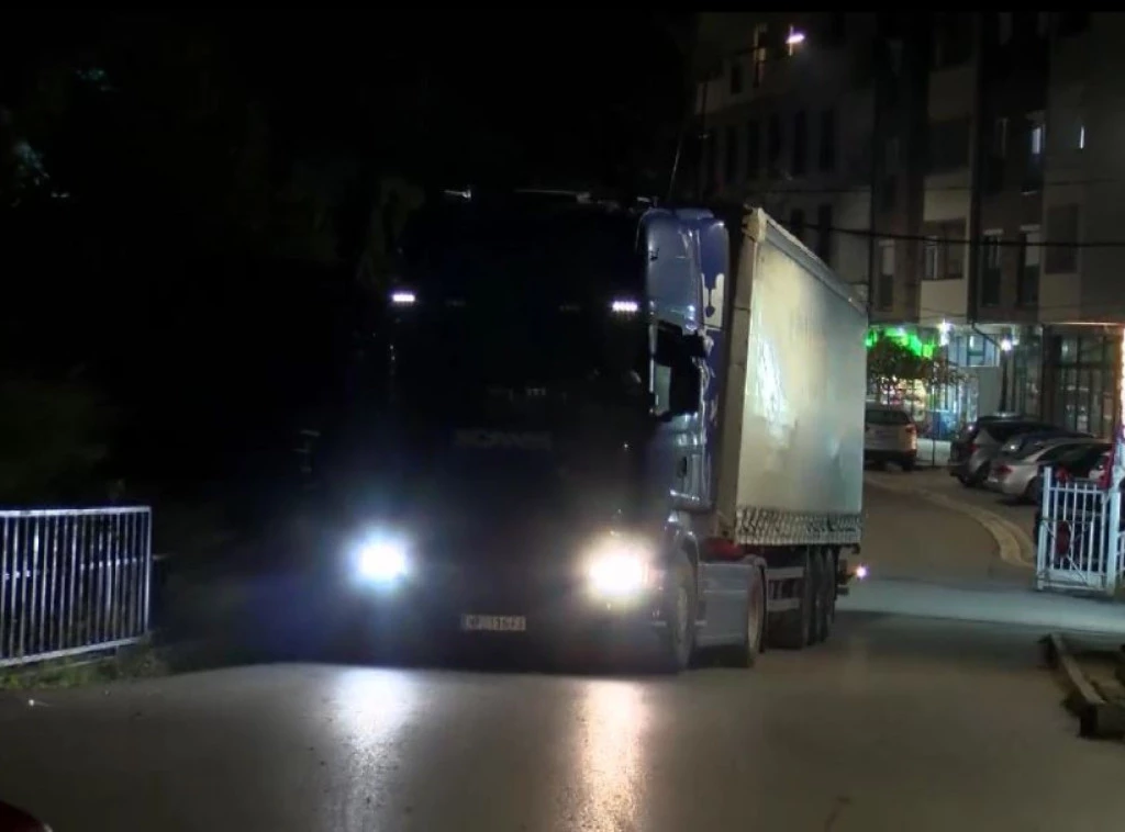 STIGLI LEKOVI U KBC KOSOVSKA MITROVICA:  Stigao još jedan kamion iz centralne Srbije