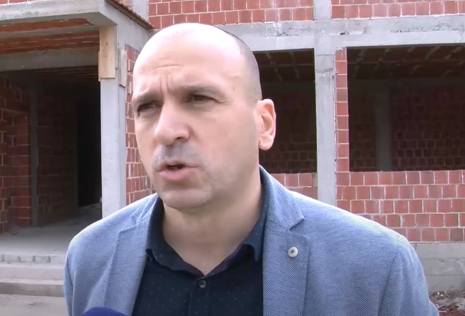 DRAGOVIĆ: „Zbog zabrane gradnje nove škole, ugrožena normalna nastava za 300 učenika romske zajednice u Severnoj Mitrovici“