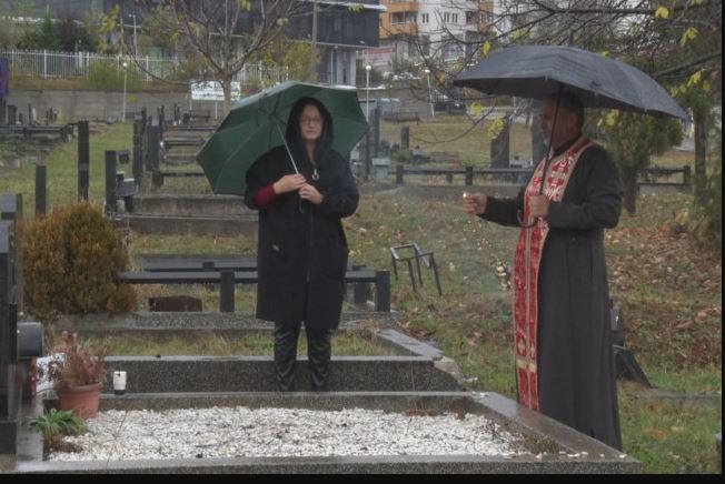 ZADUŠNICE KOSOVO I METOHIJA: Na prištinskom groblju sve manje Srba dolazi na zadušnice