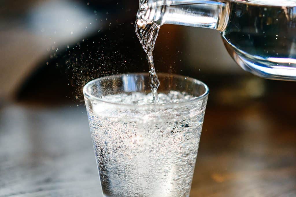 RAZBIJAMO MIT: Da li je gazirana voda štetna po zdravlje?