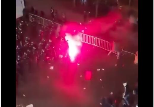 GORI STADION U NEMAČKOJ: U tuči navijača i policije povređeno više od 100 osoba (VIDEO)