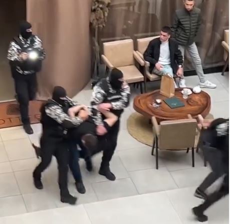 HAPŠENJE U LUKSUZNOM RESTORANU Braća Hofman privedena u akciji policije (VIDEO)