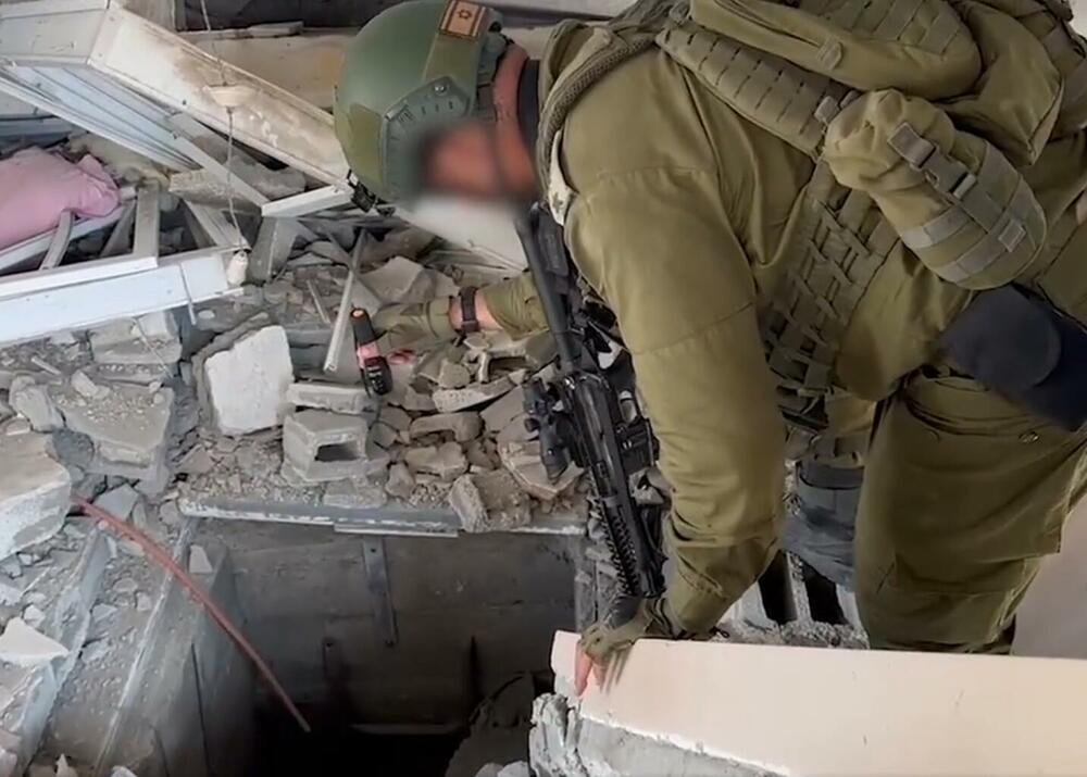 OVAKO IZGLEDAJU ULAZI U HAMASOVE PODZEMNE TUNELE: Izraelska vojska objavila šta je otkrila u severnom delu Pojasa Gaze (VIDEO)
