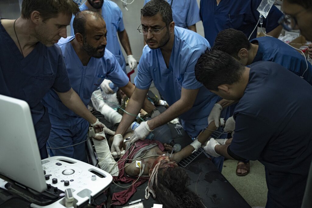NEMA VIŠE NI ANESTEZIJE: Hirurzi napustili poslednju gradski bolnicu u Gazi, ostalo 500 ranjenika!