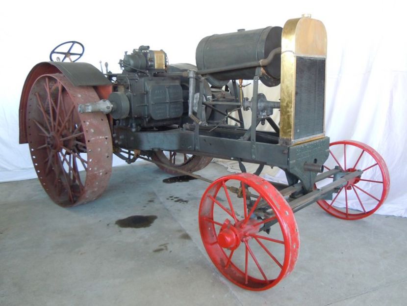 IMA 103 GODINE I JOŠ RADI: Najstariji traktor u Srbiji nalazi se u muzeju porodice našeg slavnog košarkaša (FOTO)