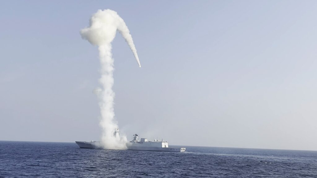 INDIJA SE POZICIONIRA: Indijska mornarica raspoređuje razarače u Arabijskom moru