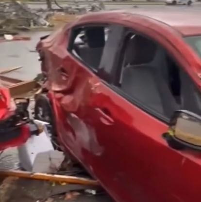 TORNADO NOSIO SVE PRED SOBOM: Šest osoba stradalo, 23 povređene (VIDEO)