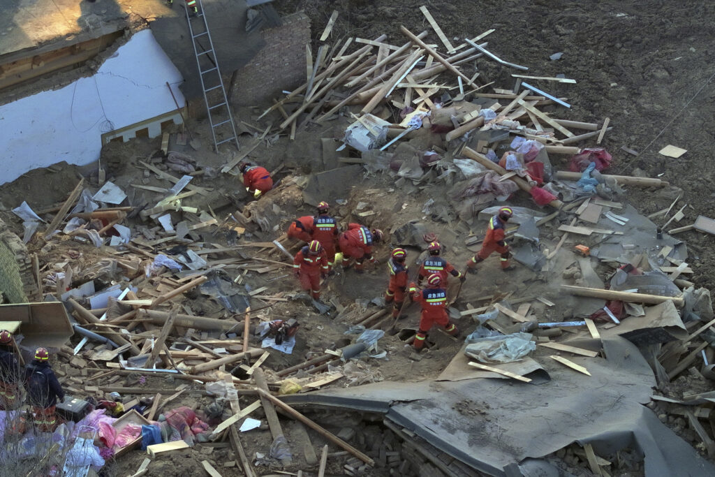 PREKO 100 MRTVIH: Raste broj žrtava stravičnog zemljotresa u Kini