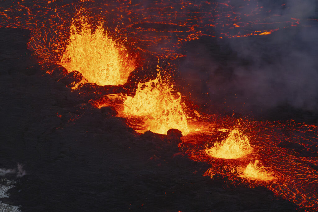 PONOVO HAOS NA ISLANDU: Vulkan eruptirao drugi put ove godine, snimak lave prikazuje pravi UŽAS (VIDEO)