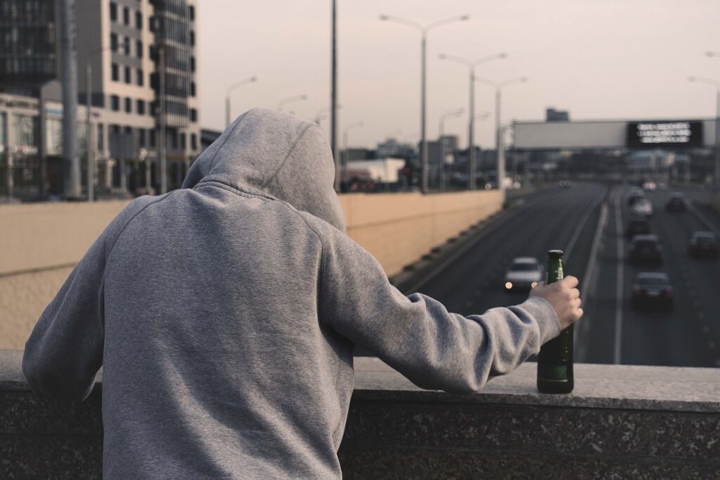 DECA MLAĐA OD 15 GODINA HITNO HOSPITALIZOVANA USLED TROVANJA ALKOHOLOM: Lekari izdali sapštenje, nacija u šoku